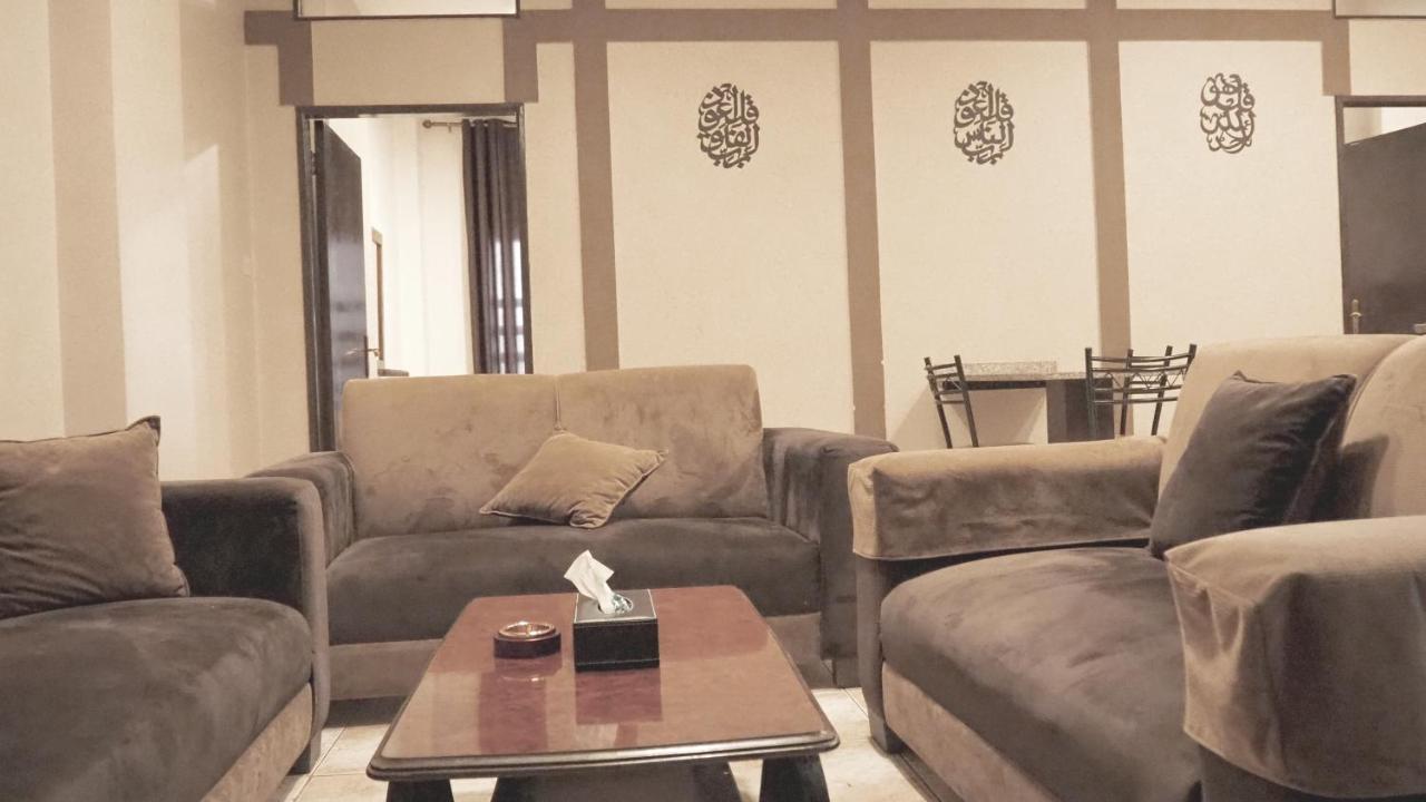 Al Fawanes Hotel Apartments アンマン エクステリア 写真