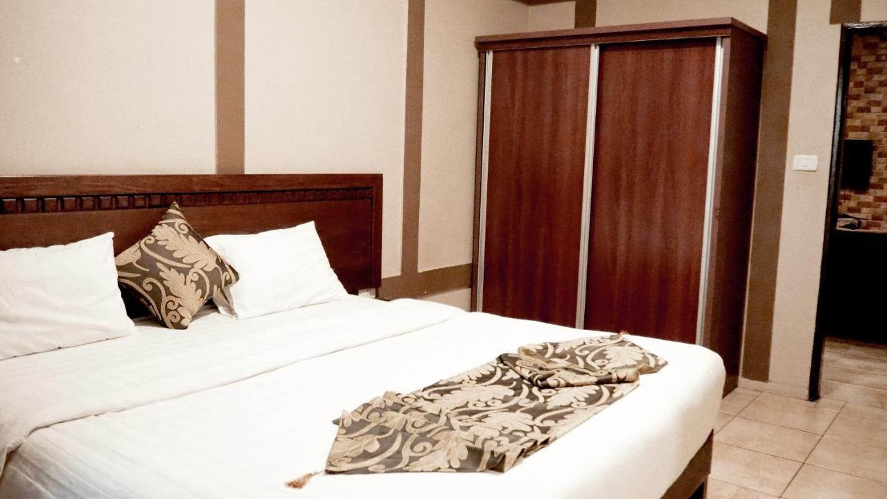 Al Fawanes Hotel Apartments アンマン エクステリア 写真