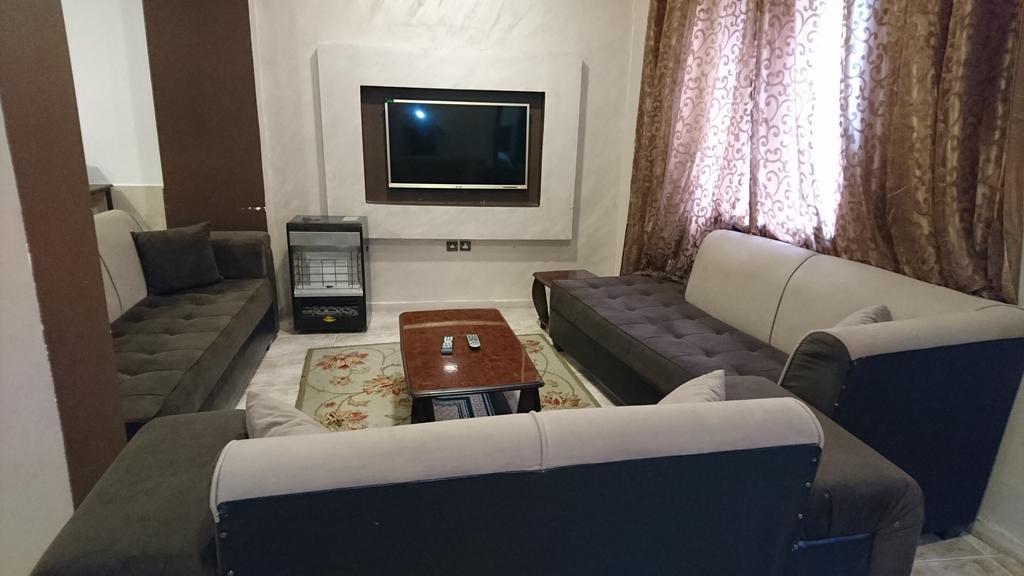 Al Fawanes Hotel Apartments アンマン エクステリア 写真