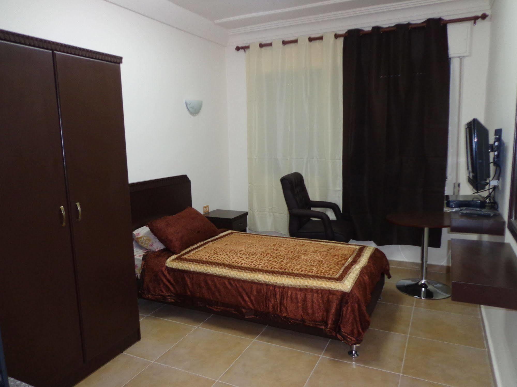 Al Fawanes Hotel Apartments Al Yadudah エクステリア 写真